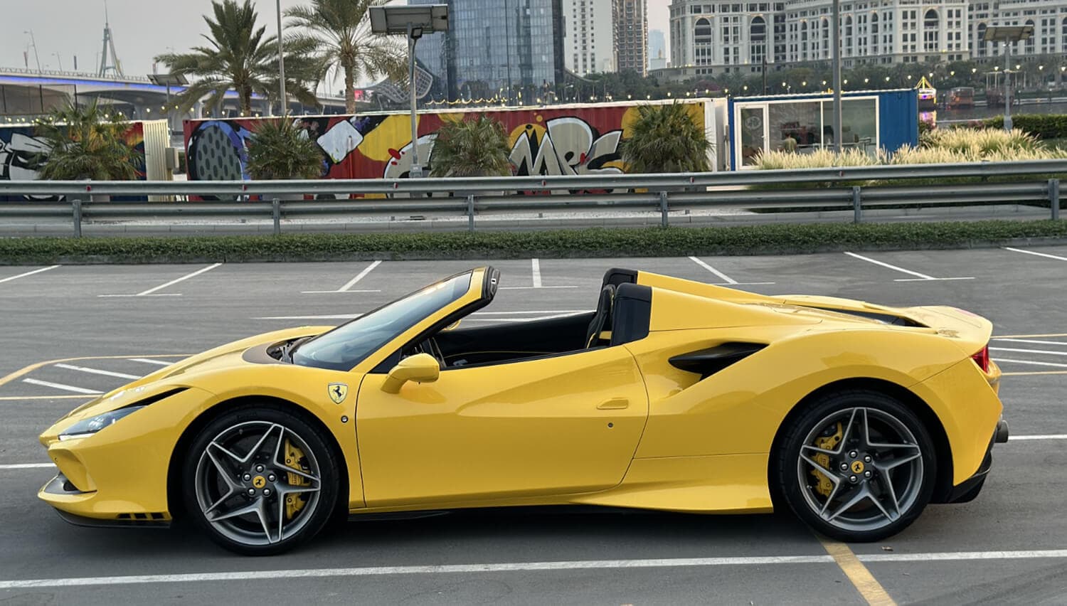 Аренда Ferrari F8 Spider в Дубае
