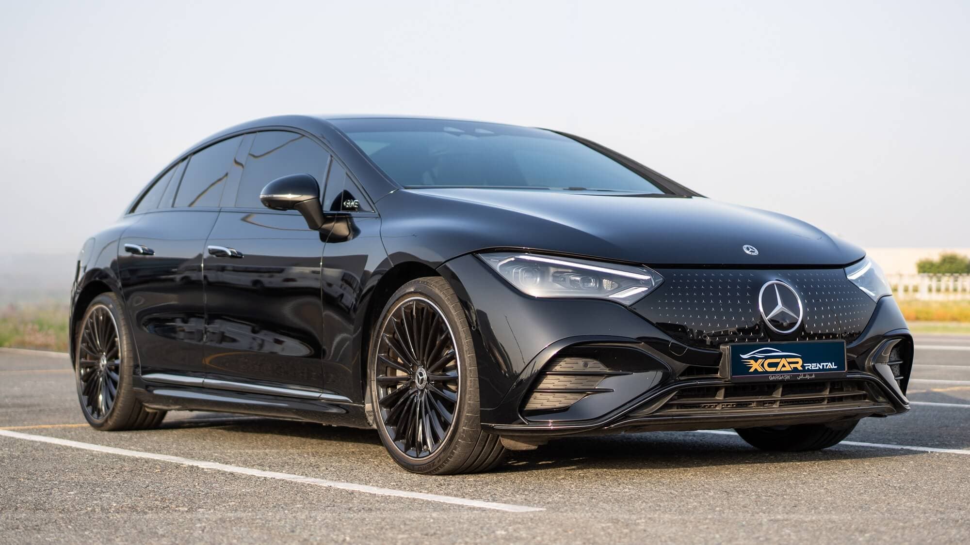 Location de Mercedes EQE 350 à Dubaï
